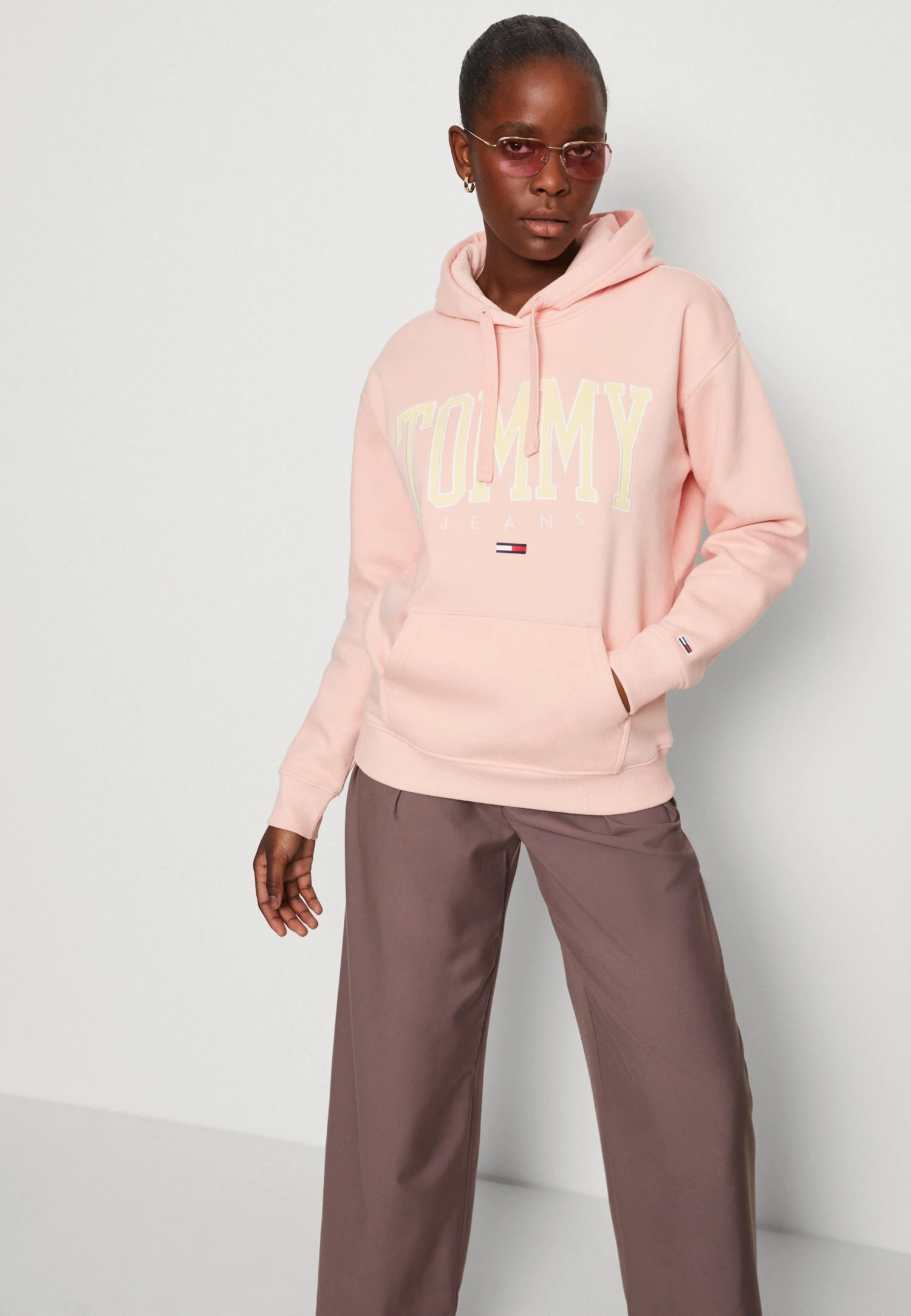 Tommy Jeans Pop Collegiate Hoodie - Sweatshirt - Cosmetic Peach 6 Tommy Jeans Pop Collegiate Hoodie - Sweatshirt - Cosmetic Peach - Bilde 4