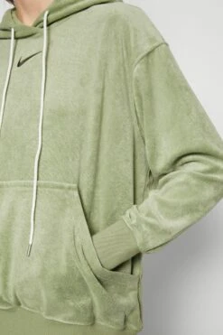 Nike Sportswear Hoodie - Sweatshirt - Oil Green/Cargo Khaki -Gant shop 013792eb53a44065a8ed2fef72d9824a scaled