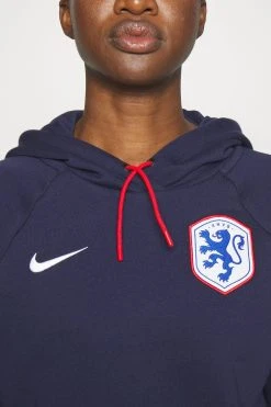 Nike Performance Netherland Knvb Essential Hoodie - Landslagsklær - Blackened Blue/University Red/White -Gant shop 0492ebfb291b4443b68c914faeb9524b scaled