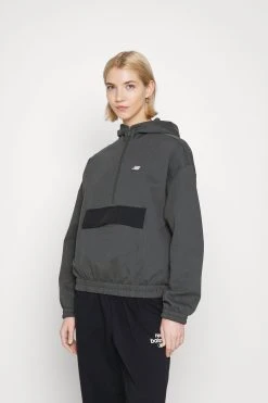 New Balance Athletics Layer - Hoodie - Black -Gant shop 05da2e6fa514477e8887332c6489b2c6 scaled