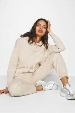 Calvin Klein Cashmere Mix Hoodie - Hoodie - White Clay Heather 12 Calvin Klein Cashmere Mix Hoodie - Hoodie - White Clay Heather -Gant shop 06472df6db1d41e8b32c194c71255d16 scaled