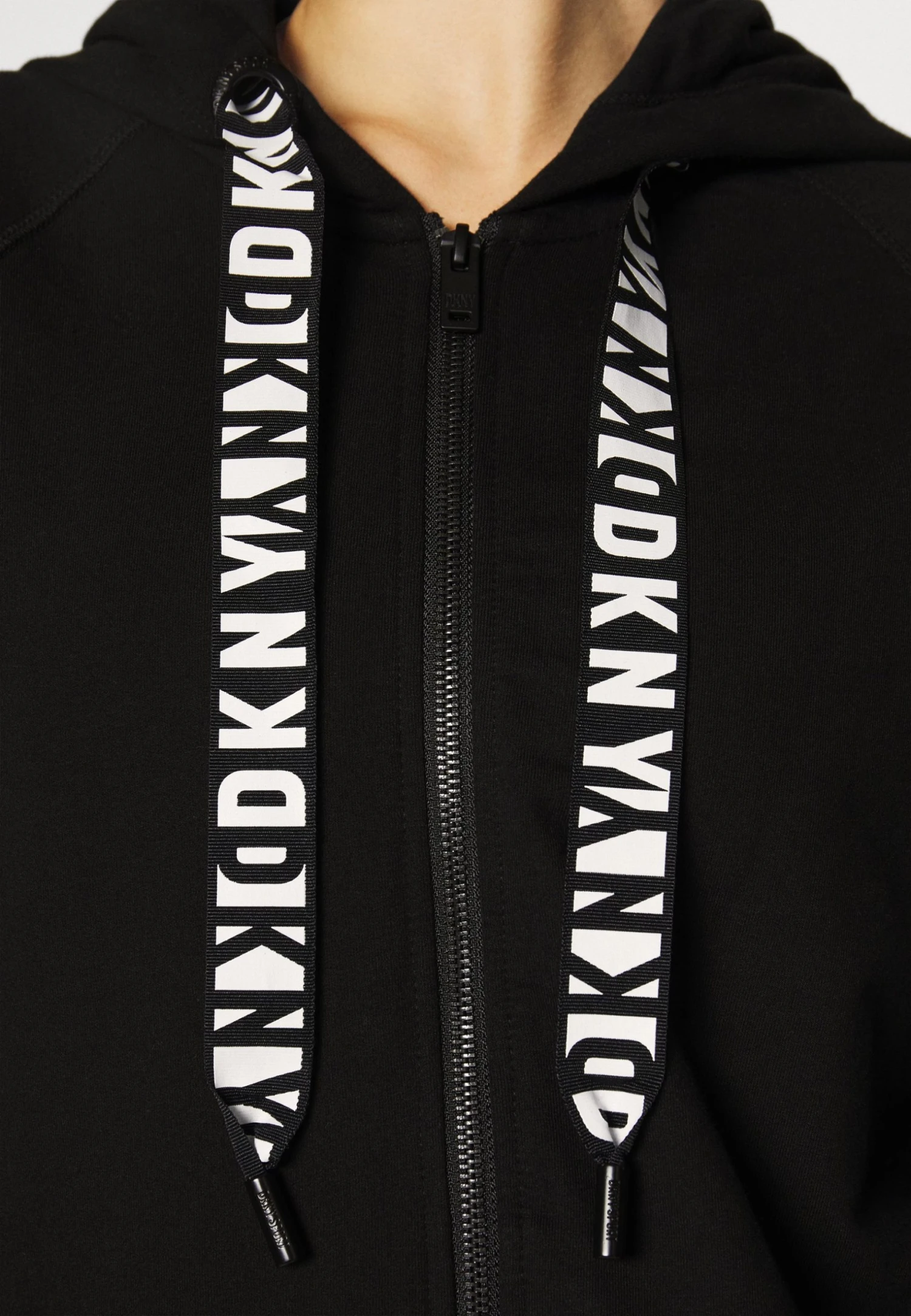 DKNY Two Tone Logo Zip Hoodie - Sweatjakke - Black 8 DKNY Two Tone Logo Zip Hoodie - Sweatjakke - Black - Bilde 6