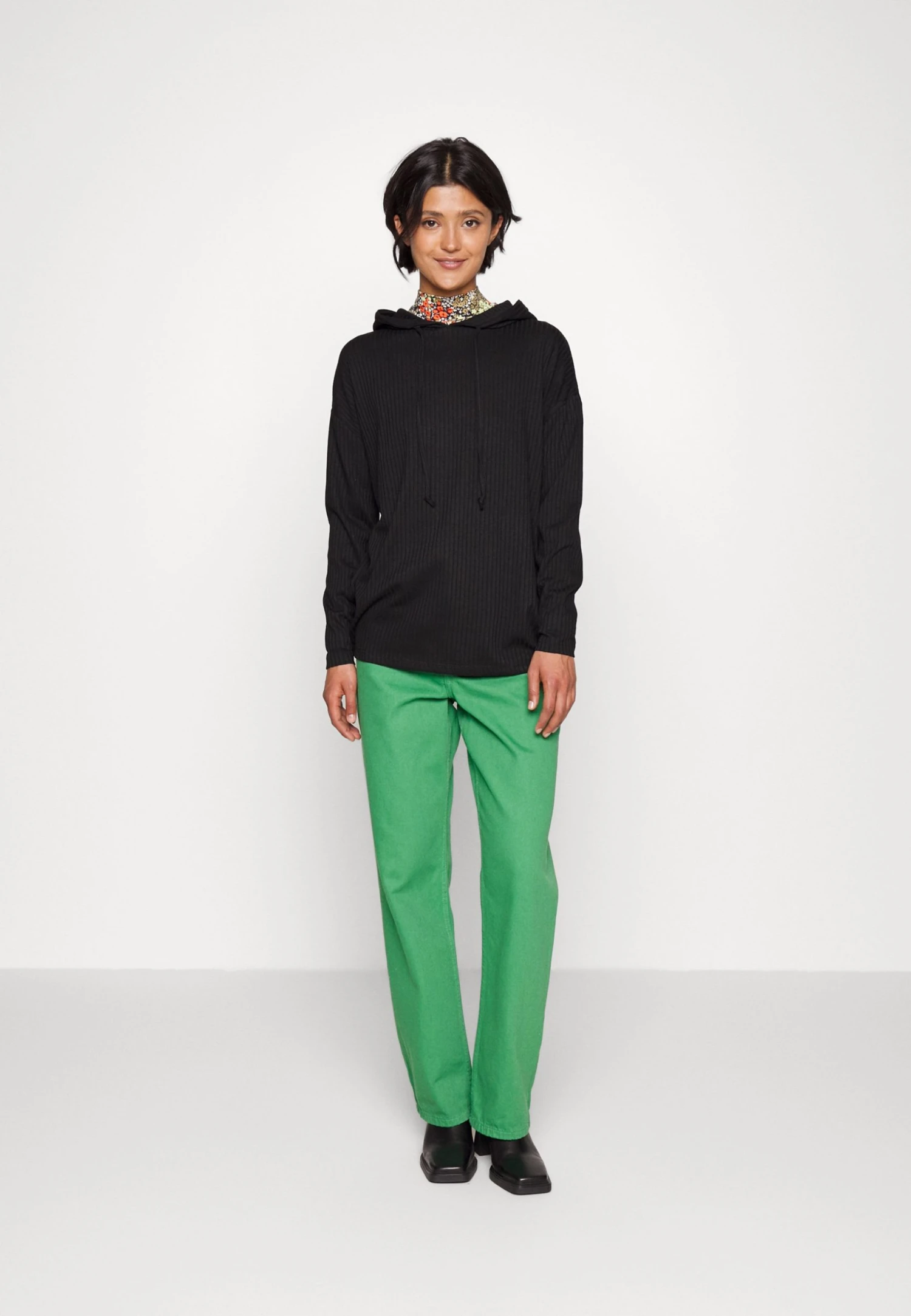 Pieces Pcmolly- Hoodie - Black 4 Pieces Pcmolly- Hoodie - Black - Bilde 2