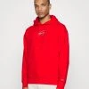Tommy Jeans Signature Hoodie - Hoodie - Deep Crimson -Gant shop 0daaa449984642f88aca435e820ad023