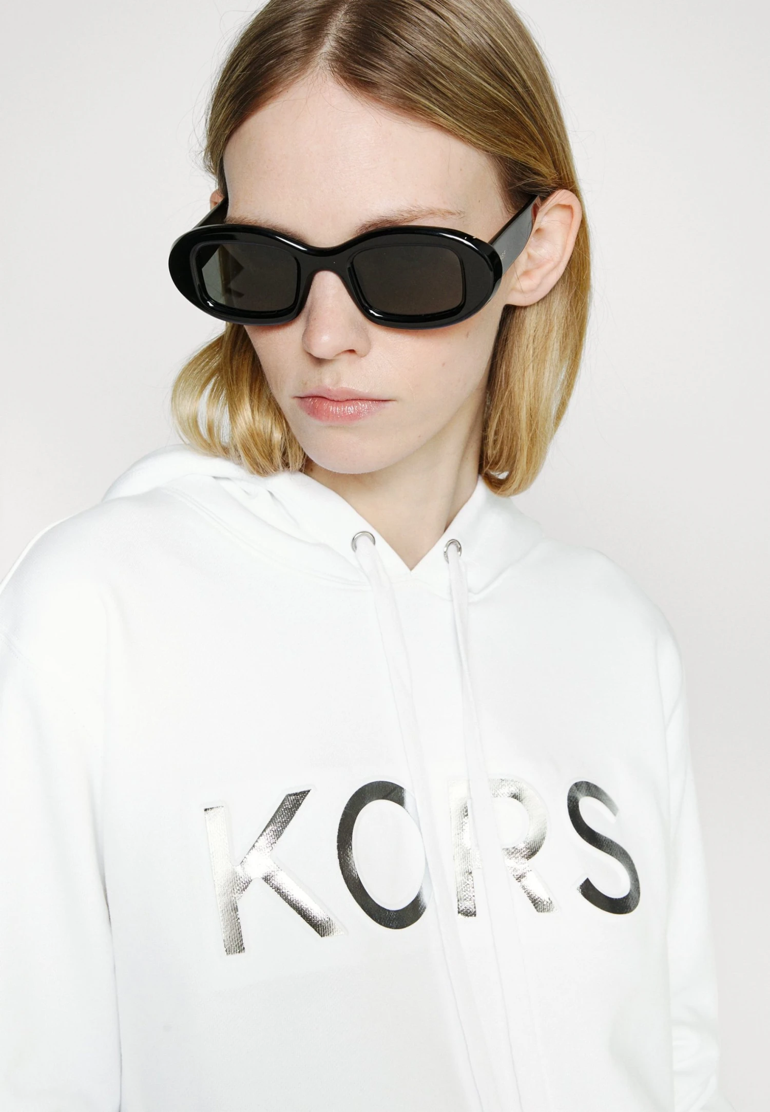 MICHAEL Michael Kors Emboss Kors Hoodie - Hoodie - White 6 MICHAEL Michael Kors Emboss Kors Hoodie - Hoodie - White - Bilde 4