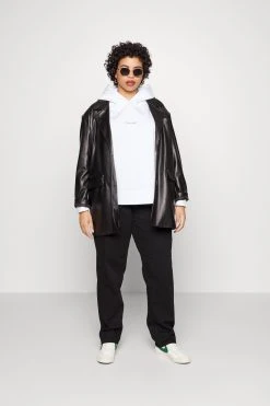 Calvin Klein Micro Logo Hoodie - Sweatshirt - White -Gant shop 1391f8fd52014b80b4f6549e34fa13bd scaled