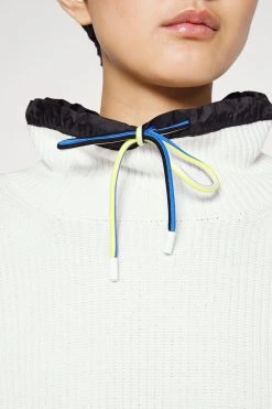 MARC CAIN Hoodie - Off-White -Gant shop 13dfc2bfc12841b9b346868965224da2 scaled