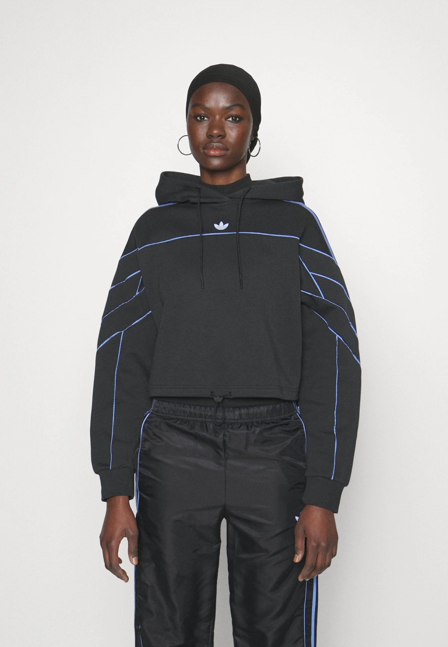 Adidas Originals Archive Cutline Cropped Hoodie - Sweatshirt - Black 5 Adidas Originals Archive Cutline Cropped Hoodie - Sweatshirt - Black - Bilde 3
