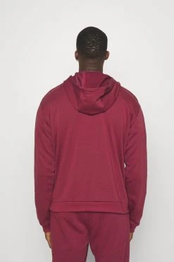 SQUATWOLF Essentials Hoodie - Hoodie - Burgundy -Gant shop 170a8090a17649daa19e66621ea994f0 scaled