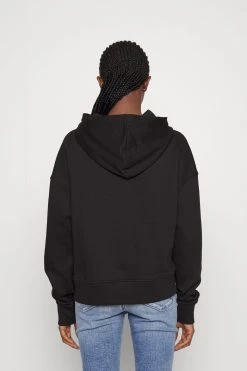 Calvin Klein Jeans Relaxed Hoodie - Hoodie - Ck Black -Gant shop 1b263a19067f4d00987288861181bb6e scaled