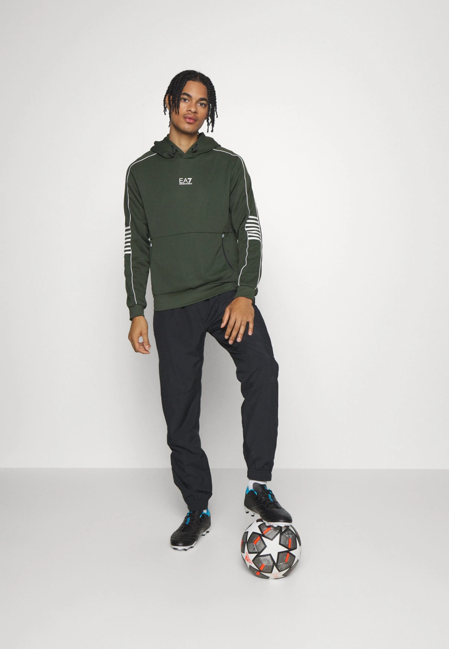 EA7 Emporio Armani Train Core Hoodie - Hoodie - Duffel Bag 4 EA7 Emporio Armani Train Core Hoodie - Hoodie - Duffel Bag - Bilde 2