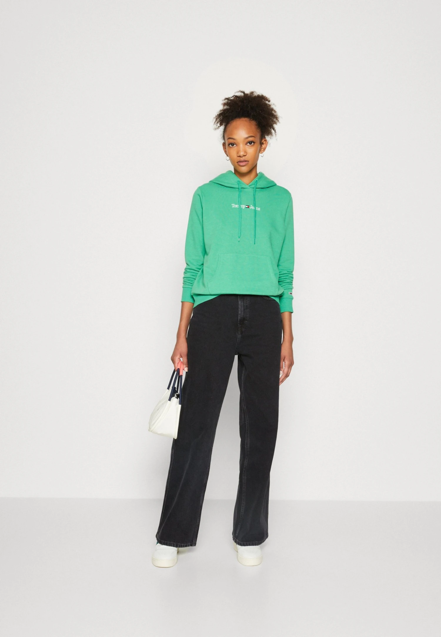 Tommy Jeans Serif Linear Hoodie - Sweatshirt - Coastal Green 4 Tommy Jeans Serif Linear Hoodie - Sweatshirt - Coastal Green - Bilde 2