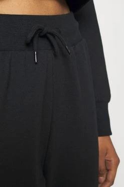 Even&Odd Hoodie - Black 13 Even&Odd Hoodie - Black -Gant shop 22543119e60d4236aa6431435ae81549 scaled