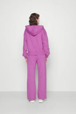 Calvin Klein Jeans Micro Monologo - Hoodie - Iris Orchid -Gant shop 22b61d0e46074789abec07a729ac7da3 scaled