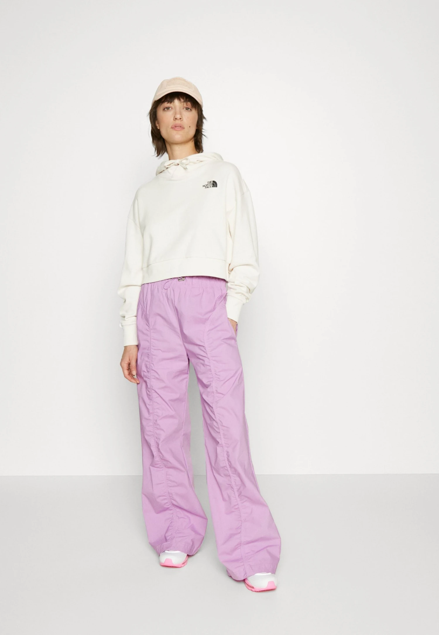The North Face Trend Crop Hoodie - Hoodie - Gardenia White 7 The North Face Trend Crop Hoodie - Hoodie - Gardenia White - Bilde 5