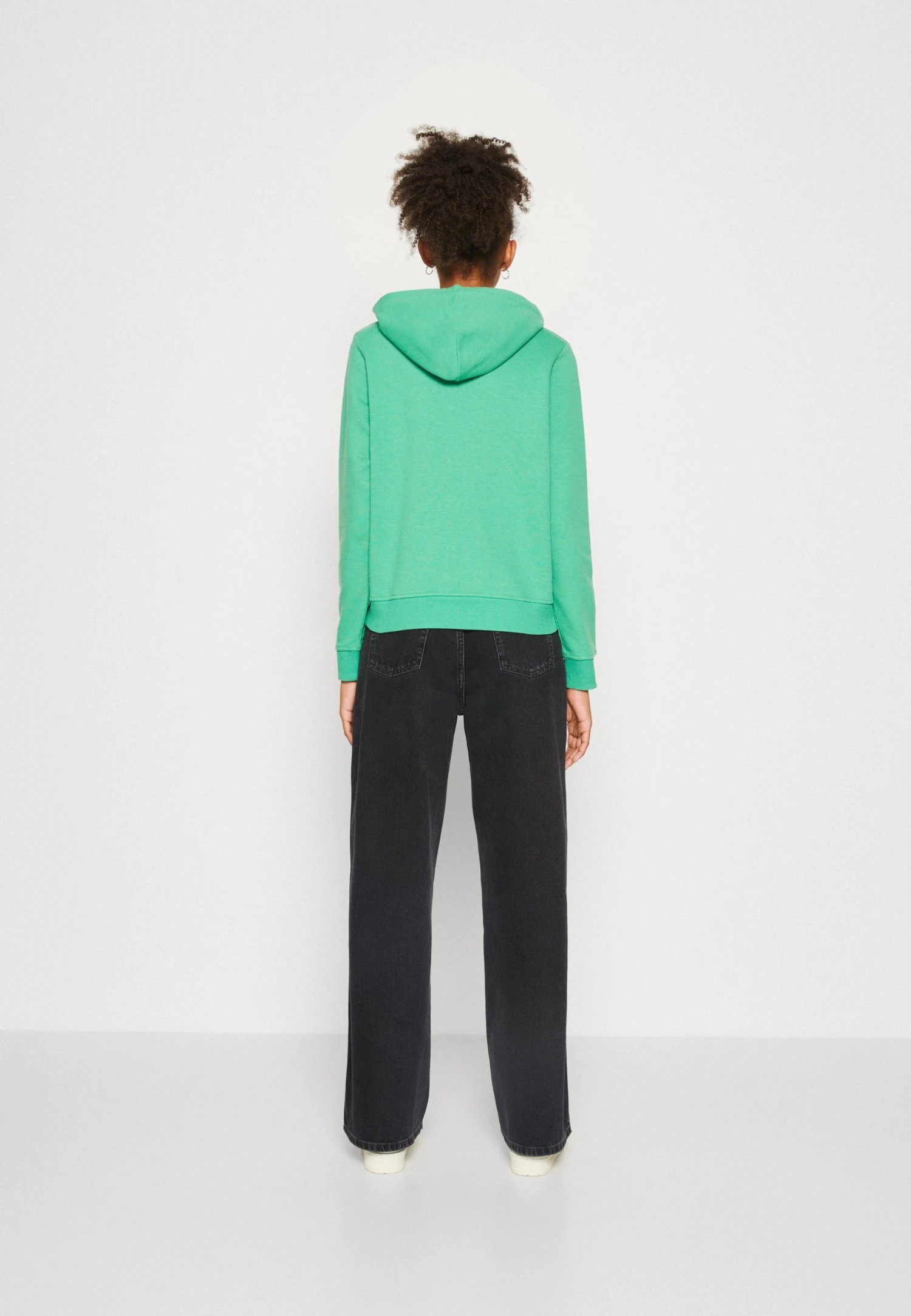 Tommy Jeans Serif Linear Hoodie - Sweatshirt - Coastal Green 5 Tommy Jeans Serif Linear Hoodie - Sweatshirt - Coastal Green - Bilde 3
