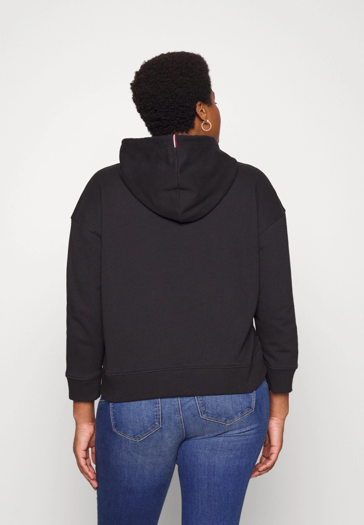 Tommy Hilfiger Curve Hoodie - Sweatshirt - Black 5 Tommy Hilfiger Curve Hoodie - Sweatshirt - Black - Bilde 3