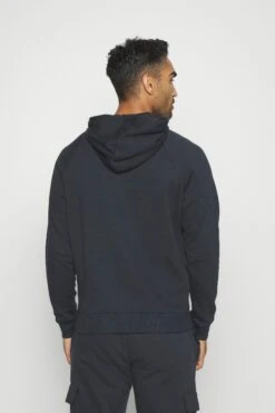 Under Armour Rival Hoodie - Hoodie - Black -Gant shop 304a2eadfaa94e1087d989339b4c521c scaled