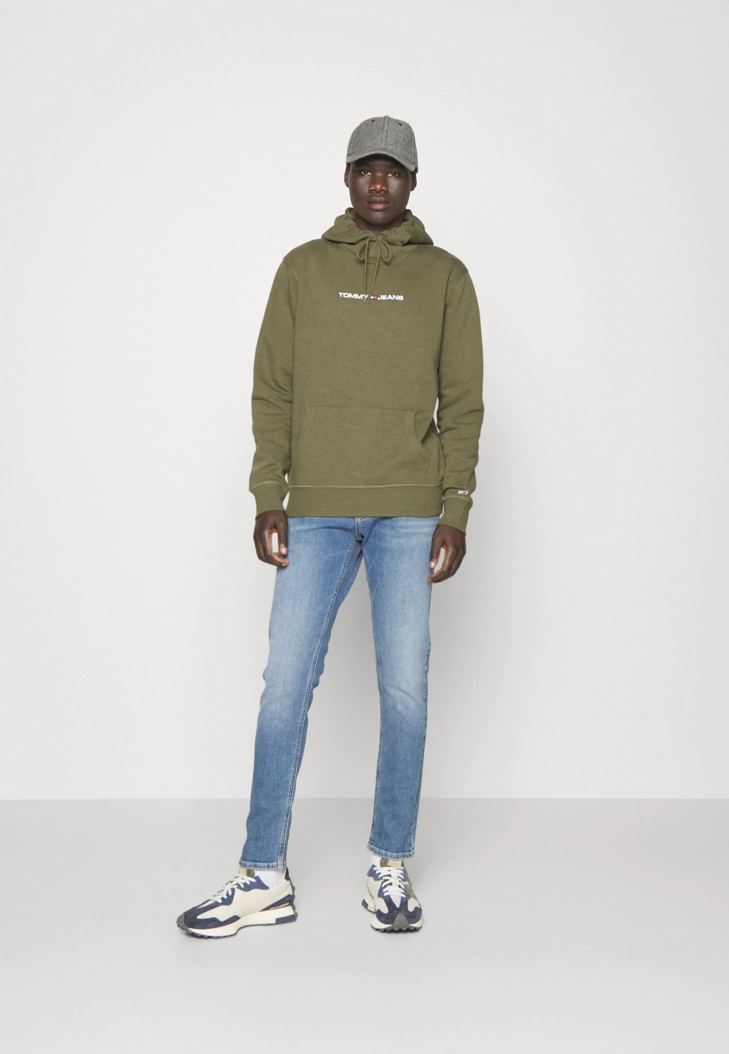 Tommy Jeans Linear Hoodie - Sweatshirt - Drab Olive Green 4 Tommy Jeans Linear Hoodie - Sweatshirt - Drab Olive Green - Bilde 2