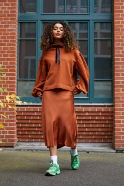 Levi's Akane Rusched Hoodie - Sweatshirt - Ginger Bread -Gant shop 337e72d617074c5d851a109d11357657 scaled