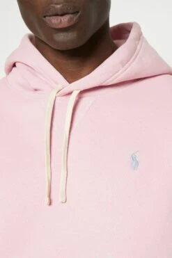 Polo Ralph Lauren The Cabin Fleece Hoodie - Sweatshirt - Chino Pink -Gant shop 33910960e8f843ac91c14ea5060f3165 scaled