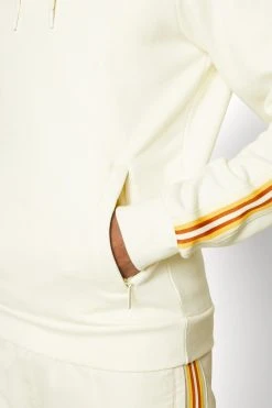 Sergio Tacchini Nostello Hoodie - Hoodie - Buttercream/Bombay Brown -Gant shop 3453ecbce3b34f80af3c609e0ba55457 scaled