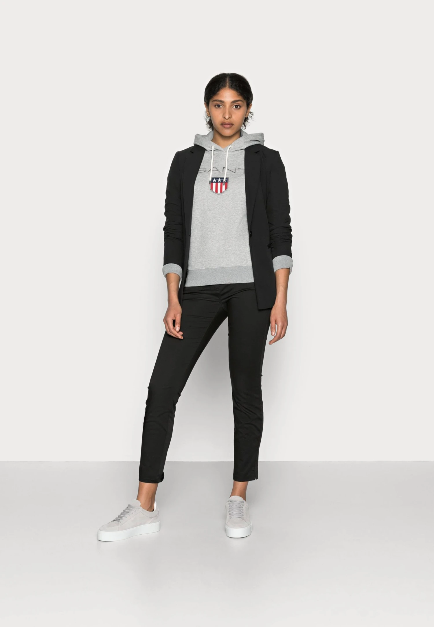 Gant Shield Hoodie - Hoodie - Grey 4 Gant Shield Hoodie - Hoodie - Grey - Bilde 2