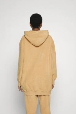 MOSCHINO Seasonal Teddy Bear - Hoodie - Fantasy Print Beige 9 MOSCHINO Seasonal Teddy Bear - Hoodie - Fantasy Print Beige -Gant shop 36e57df223f14439aef1dbdb2266cf3a scaled