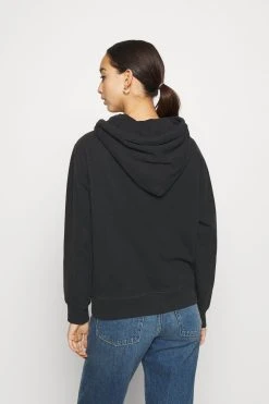 Levi's Standard Hoodie - Hoodie - Caviar -Gant shop 3e5d9108da014e818e71f7fa61ad6b07 scaled