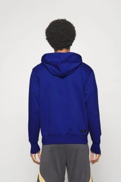 Nike Performance Chelsea London Standard Issue Hoodie - Hoodie - Rush Blue/Club Gold -Gant shop 3f097525195d456d934c11cd81af6b80 scaled