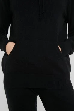 Davida Cashmere Front Pocket Hoodie - Hoodie - Black -Gant shop 4445ebf36d3740939188a96ba967d240 scaled
