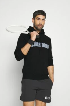 BJØRN BORG Essential Hoodie - Hoodie - Black Beauty -Gant shop 44903f9e444d459c913266b321815e6b scaled