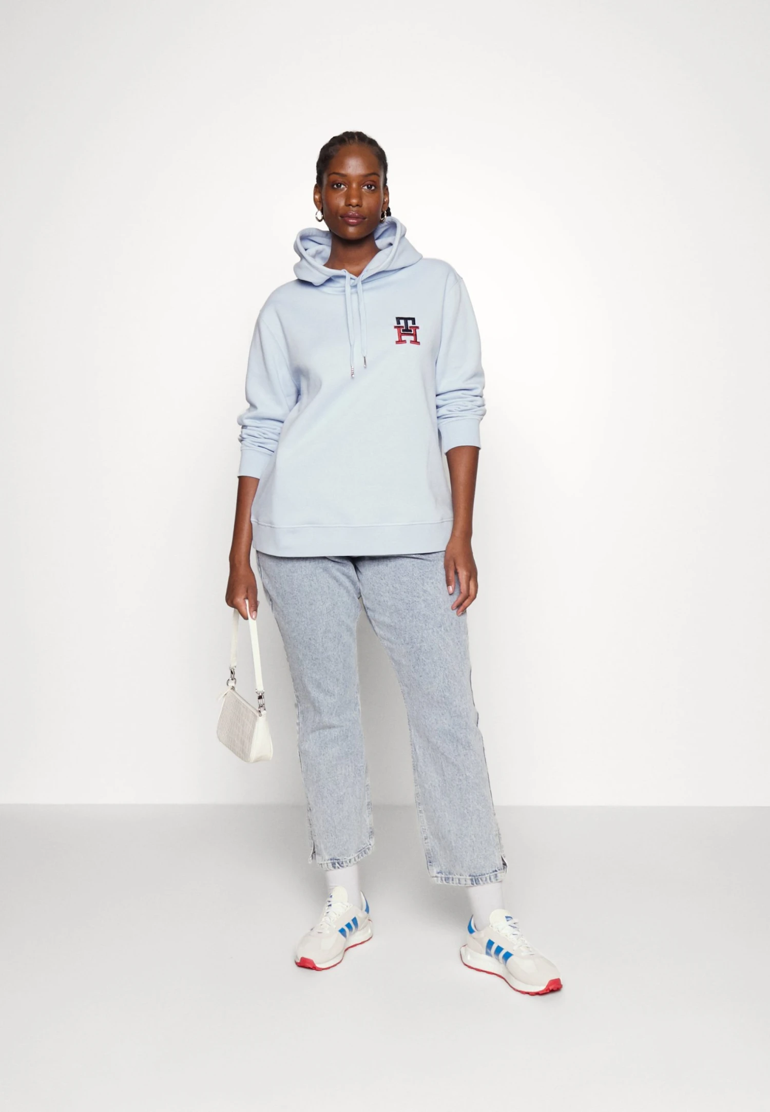 Tommy Hilfiger Curve Monogram Hoodie - Sweatshirt - Breezy Blue 4 Tommy Hilfiger Curve Monogram Hoodie - Sweatshirt - Breezy Blue - Bilde 2
