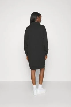 Armani Exchange Key Account Capsule Hoodie Dress - Strikket Kjole - Black -Gant shop 45df0bd9a17e48e8a43cfbd17224782a scaled