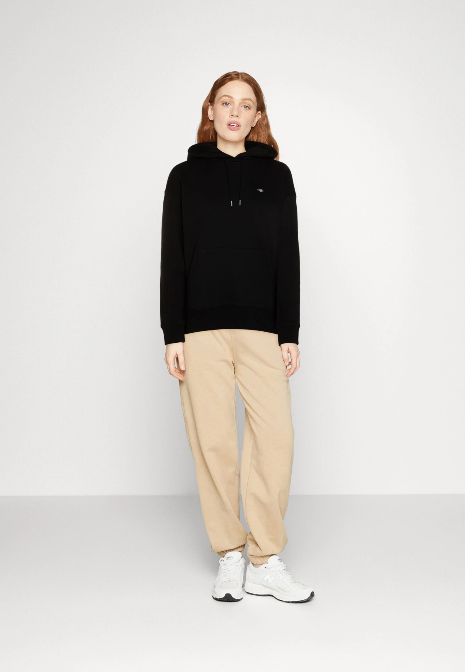 Gant Shield Hoodie - Hoodie - Black 4 Gant Shield Hoodie - Hoodie - Black - Bilde 2