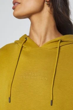 MOSS COPENHAGEN Logo - Hoodie - Tobac 13 MOSS COPENHAGEN Logo - Hoodie - Tobac -Gant shop 520ea19ebc5342fb8786b5d6d8cd6a1a scaled