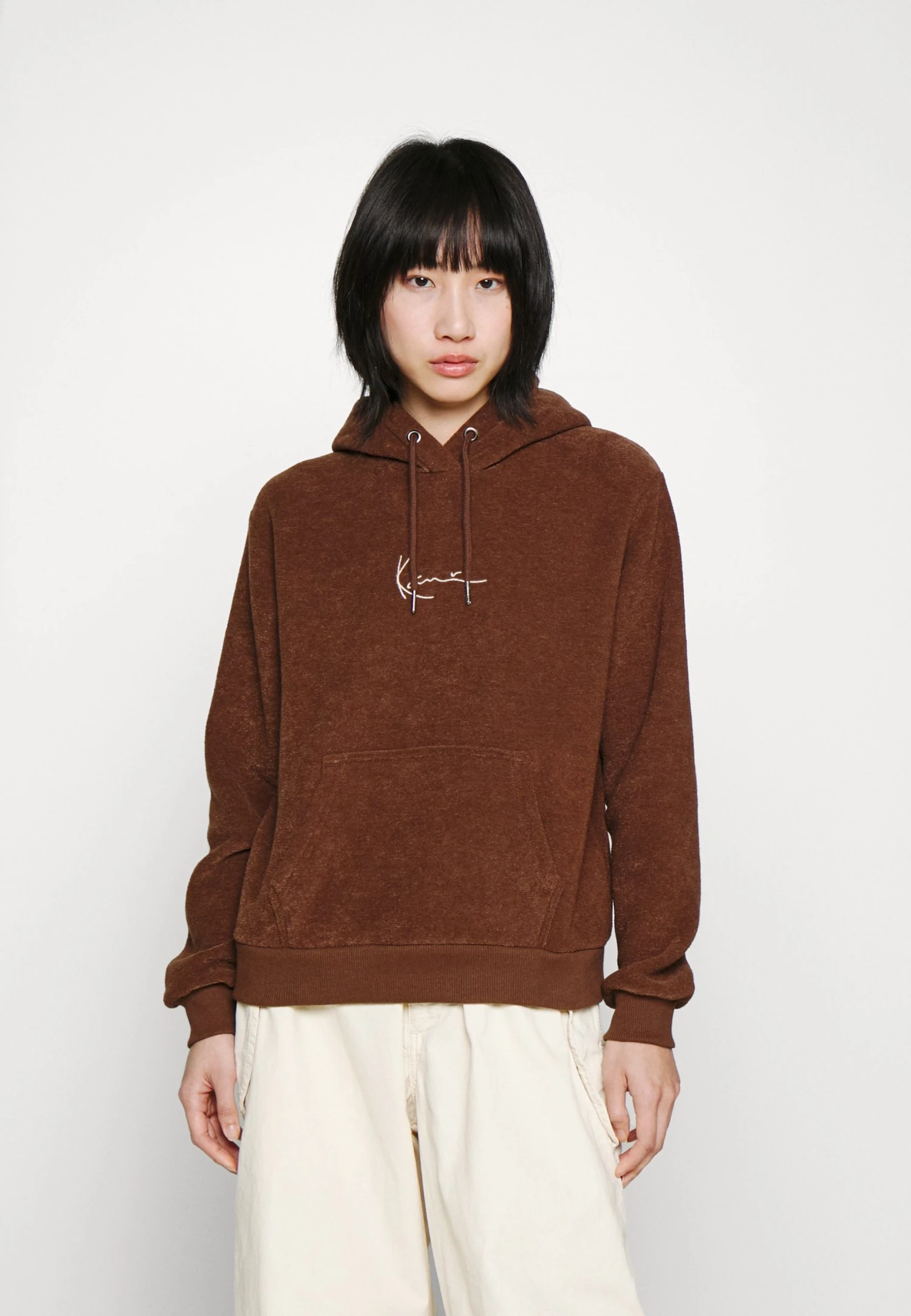 Karl Kani Small Signature Hoodie- Sweatshirt - Brown 3 Karl Kani Small Signature Hoodie- Sweatshirt - Brown