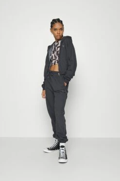 Alternative view of GUESS Originals Go Sophie Classic Logo Hoodie - Sweatjakke - Jet Black