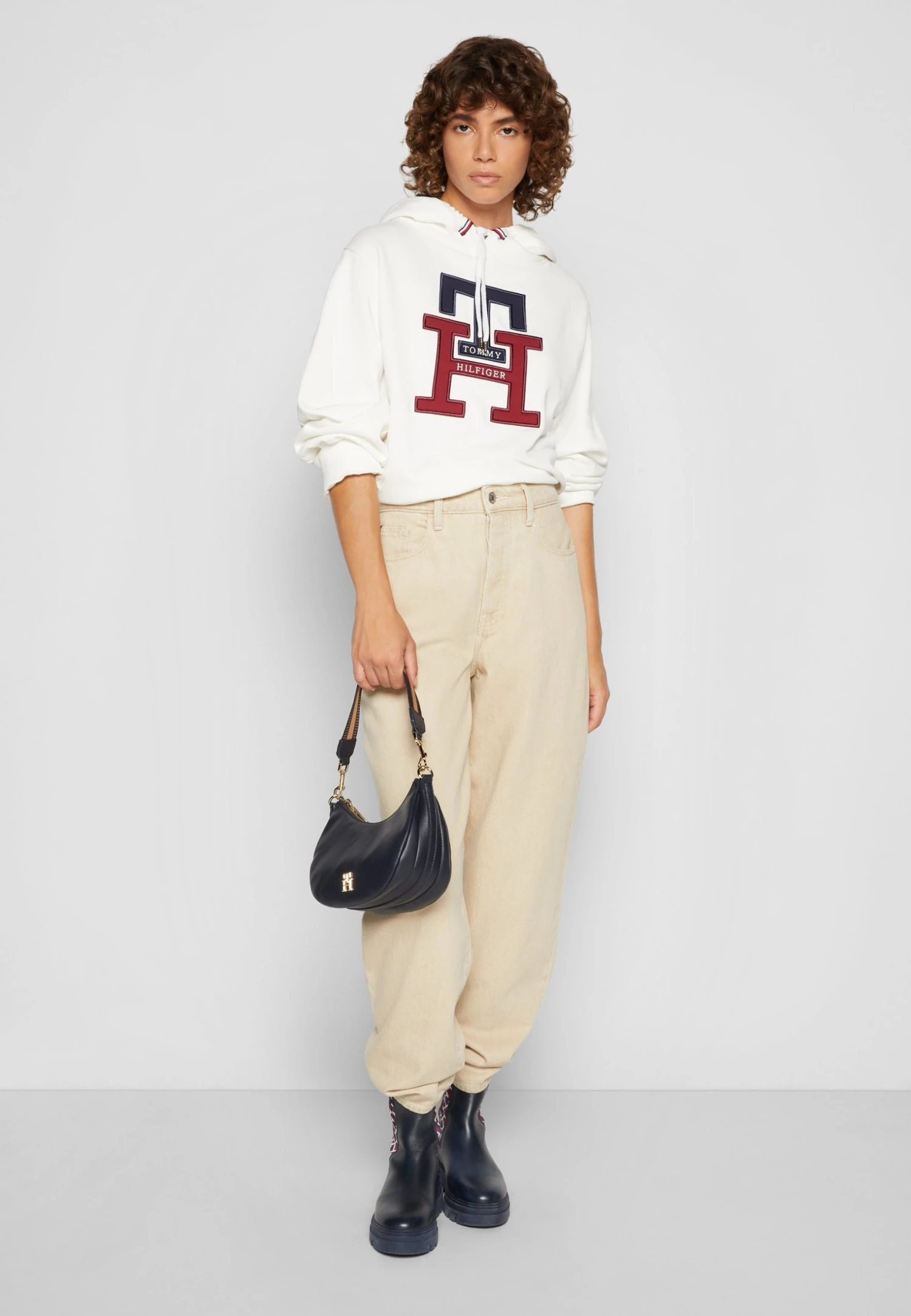 Tommy Hilfiger Large Monogram Th - Hoodie - Ecru 4 Tommy Hilfiger Large Monogram Th - Hoodie - Ecru - Bilde 2