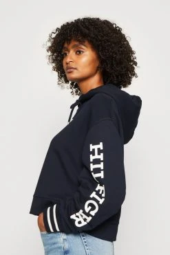 Tommy Hilfiger Monotype Slv Crop - Hoodie - Desert Sky -Gant shop 57462448456546e0b397f0b9e041b1db scaled