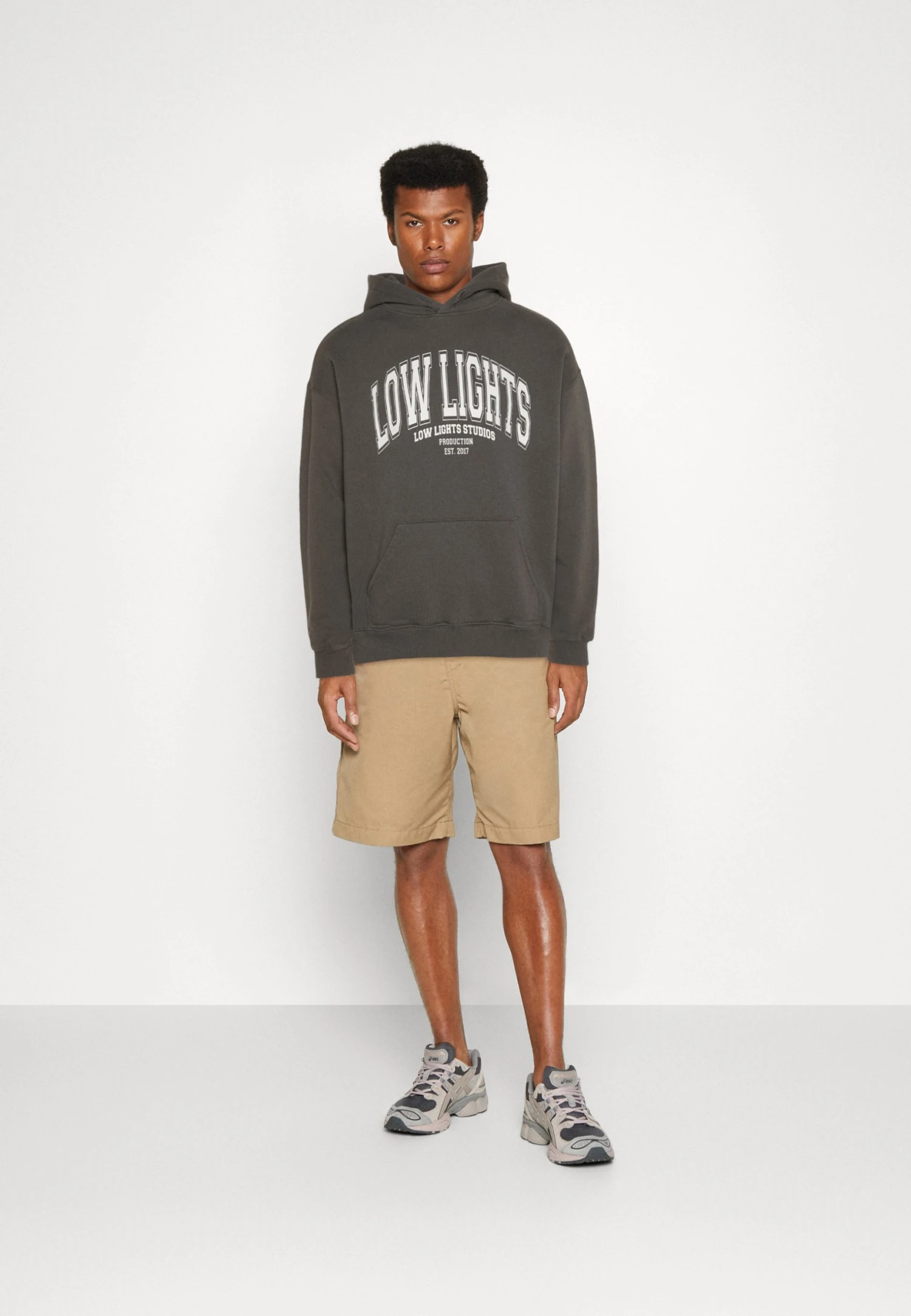 Low Lights Studios Campus Hoodie Unisex - Hoodie - Dark Grey 4 Low Lights Studios Campus Hoodie Unisex - Hoodie - Dark Grey - Bilde 2