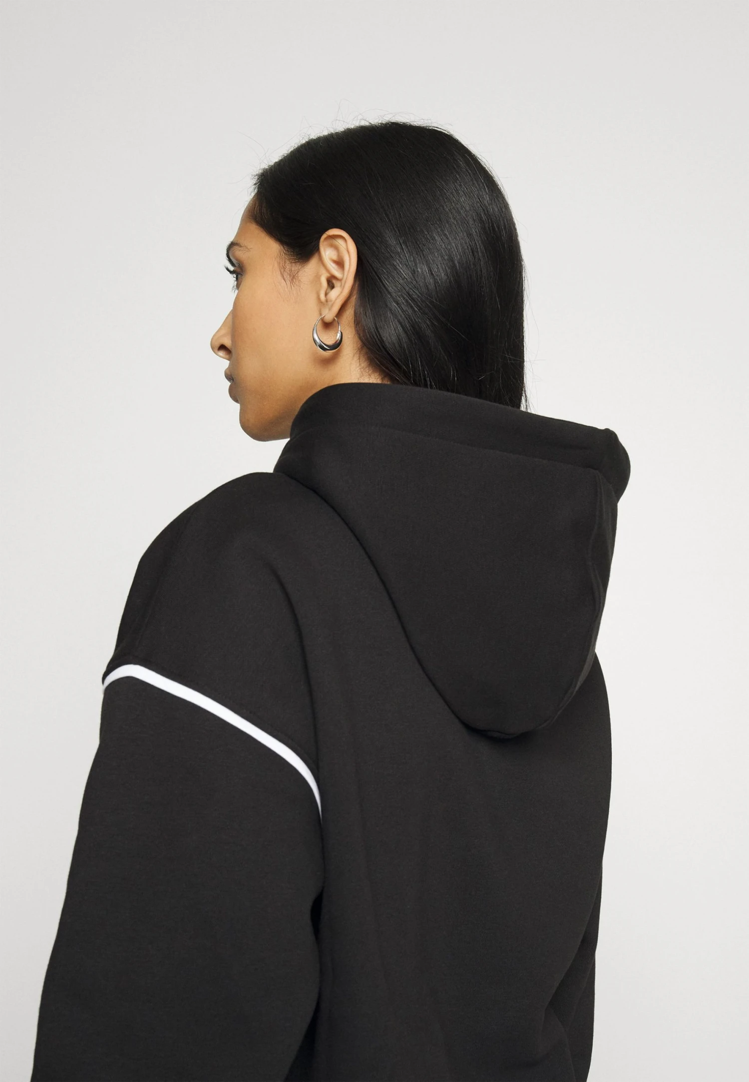 KARL LAGERFELD Ikonik Hoodie - Sweatshirt - Black 7 KARL LAGERFELD Ikonik Hoodie - Sweatshirt - Black - Bilde 5
