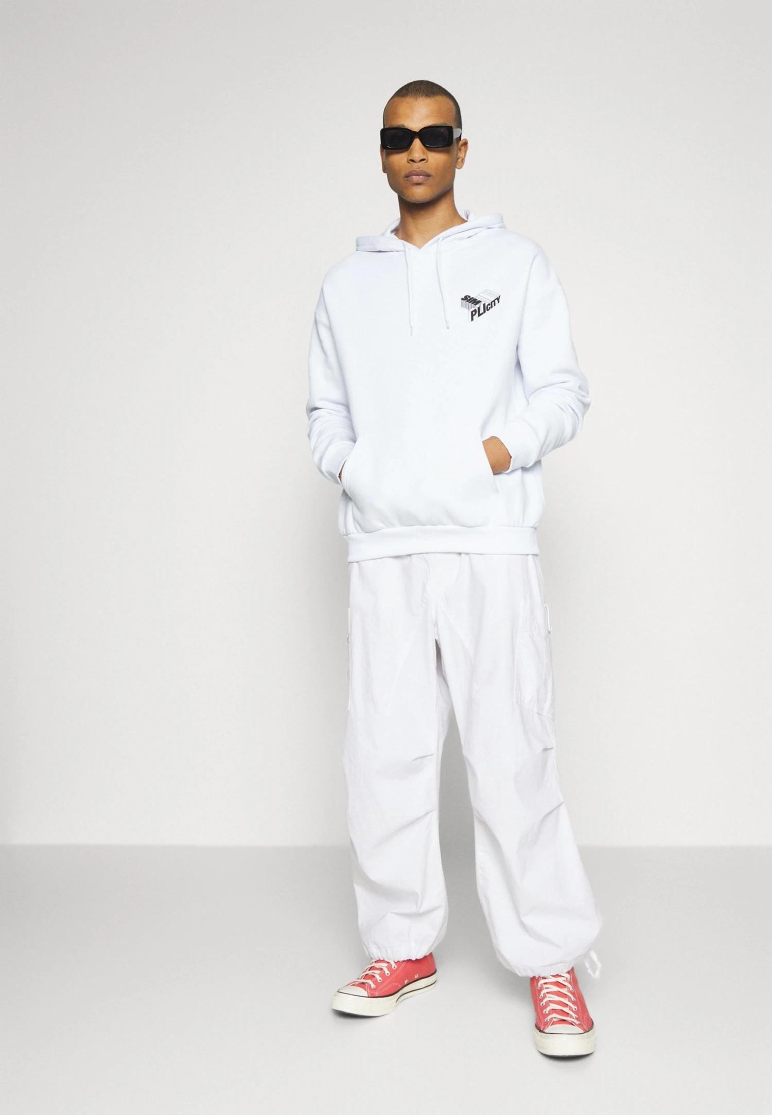 YOURTURN Letters - Hoodie - White 4 YOURTURN Letters - Hoodie - White - Bilde 2