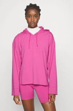 Nike Performance Hoodie - Hoodie - Cosmic Fuchsia