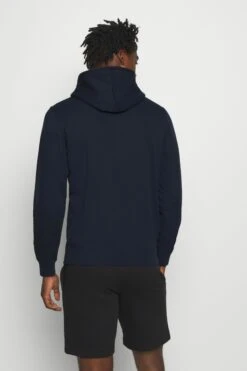 Champion Legacy Hooded - Hoodie - Dark Blue 9 Champion Legacy Hooded - Hoodie - Dark Blue -Gant shop 5e28a0b7b5824ba1bc6d79318e30628e scaled
