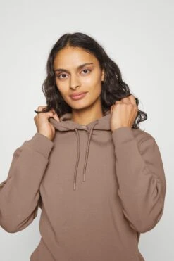 Calvin Klein Minimal Logo Hoodie - Sweatshirt - City Taupe -Gant shop 5ebd0fd4da5649d1b584c2f29de4157f scaled