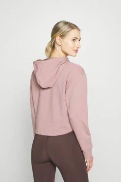 ICANIWILL Stride Cropped Hoodie - Sweatshirt - Light Mauve -Gant shop 6194b64354284aa1b12406a63bbf6216 scaled