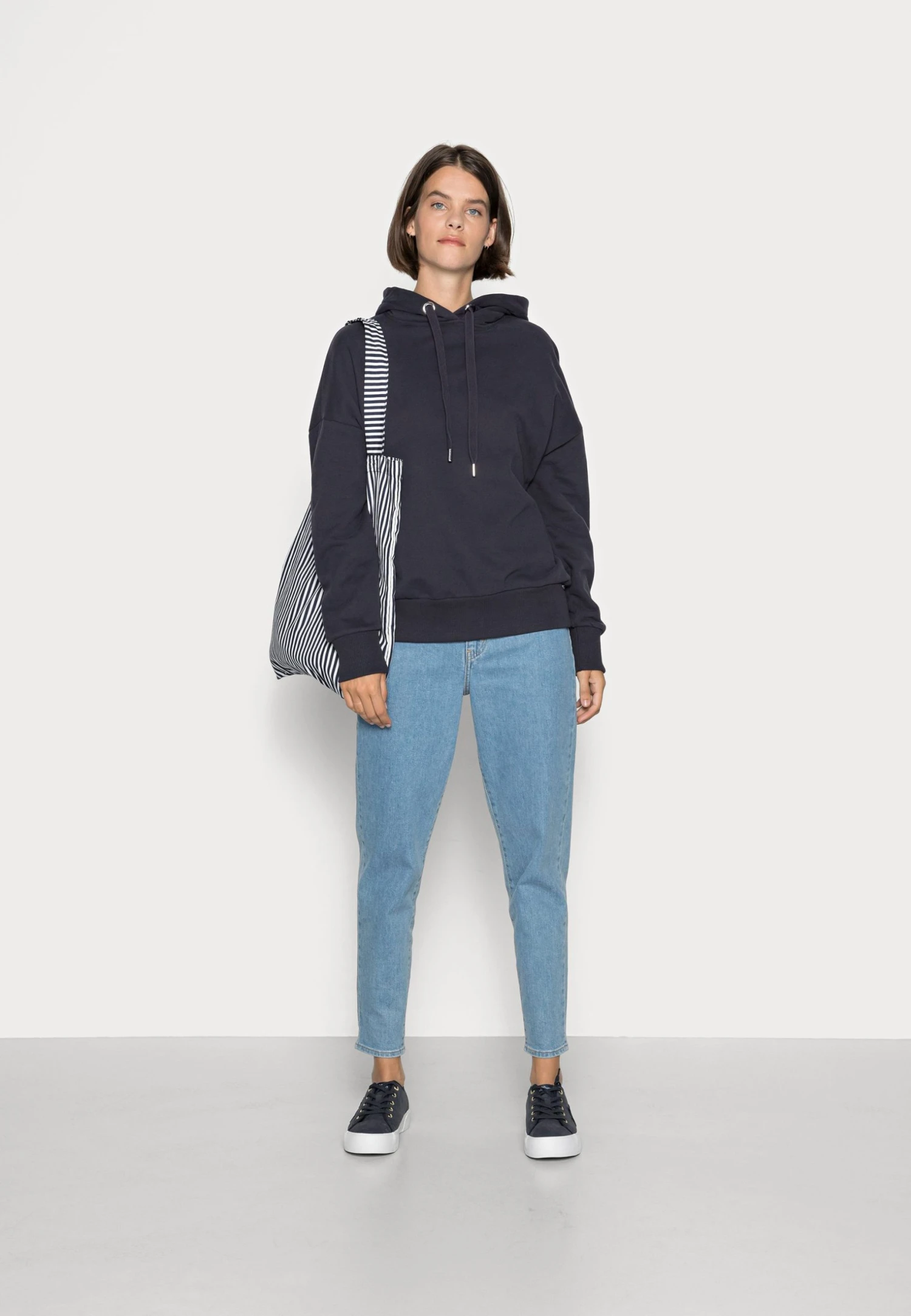 Rich&royal Organic Felpa Hoodie - Hoodie - Deep Blue 4 Rich&royal Organic Felpa Hoodie - Hoodie - Deep Blue - Bilde 2