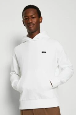 Calvin Klein Comfort Hoodie - Hoodie - Bright White -Gant shop 652c08f12b92414e8d7fcd988c5ade07 scaled