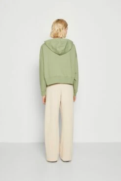 Nike Sportswear Hoodie - Hoodie - Oil Green/Black -Gant shop 68b421a0cde04af1a461fe398088dcb4 scaled